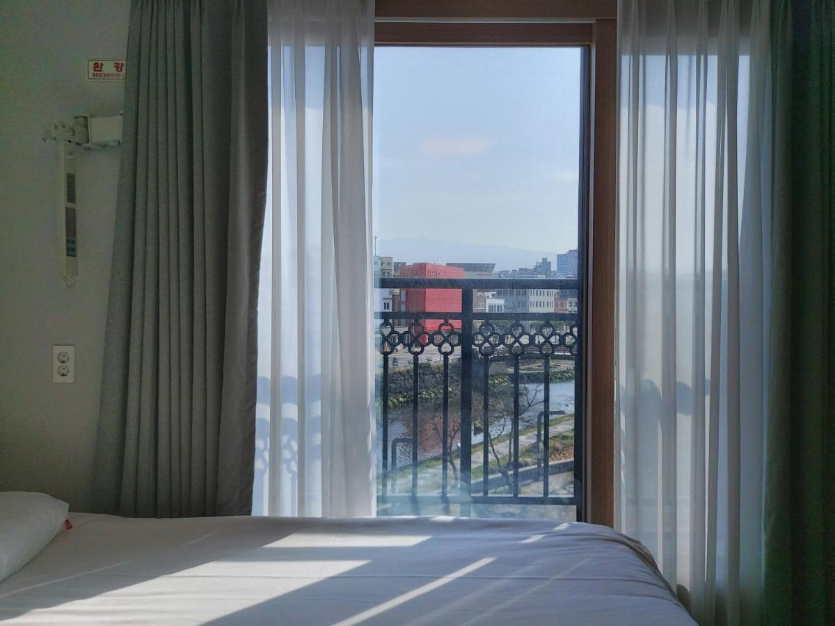 Hotel Bed Radio Dongmoon Jeju Exterior foto