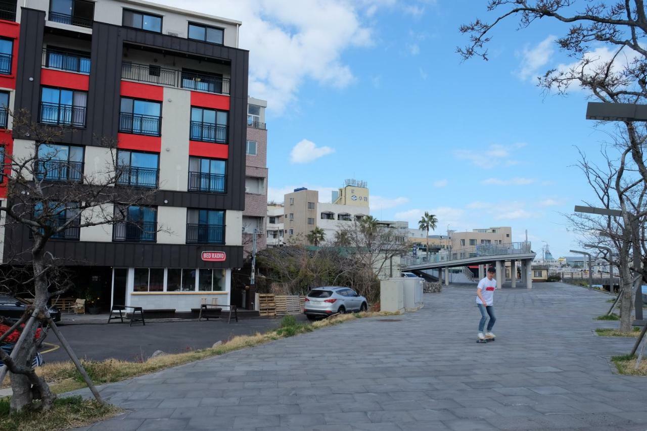 Hotel Bed Radio Dongmoon Jeju Exterior foto